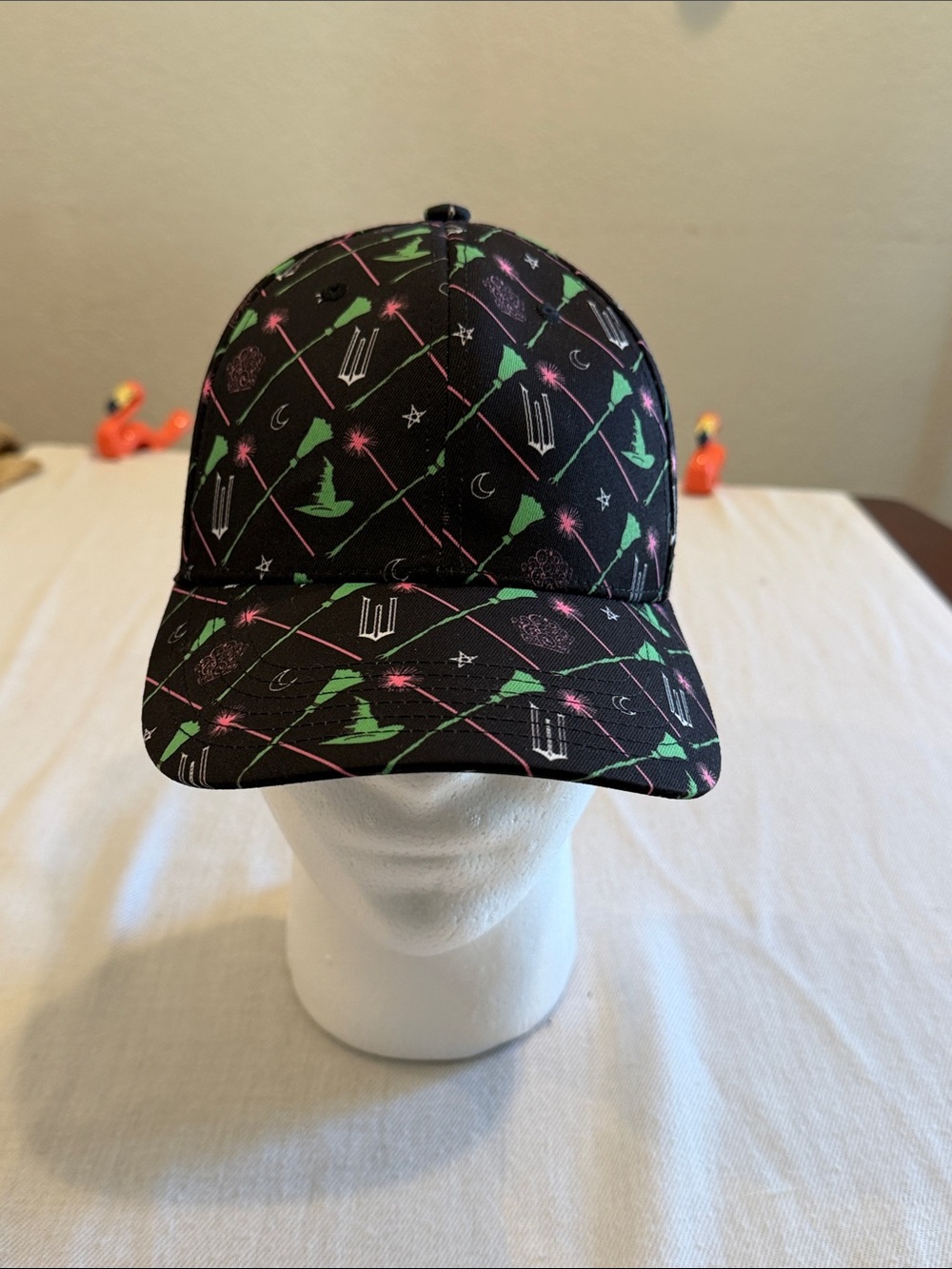 T0304105 Wicked Hat Black Green Pink w/ Fun Geometric Design (OSFM) EUC